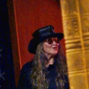 Meet your Posher, Lori