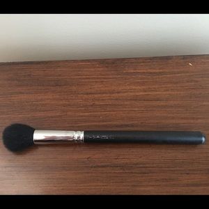 MAC #100 brush