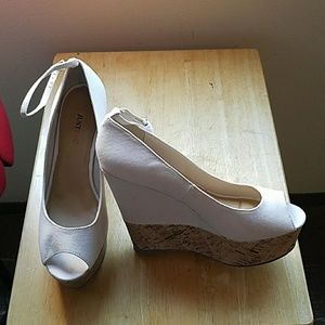 White Summer peep toe platform