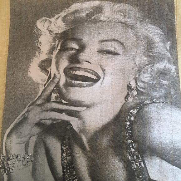 Marilyn Monroe Fitted Spring Dress - Picture 4 of 6