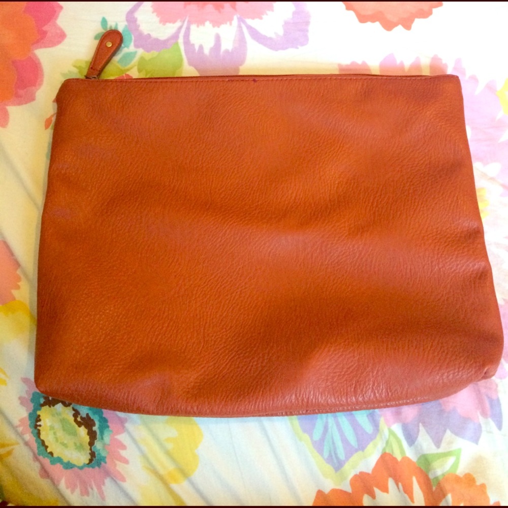 Slouchy vegan clutch
