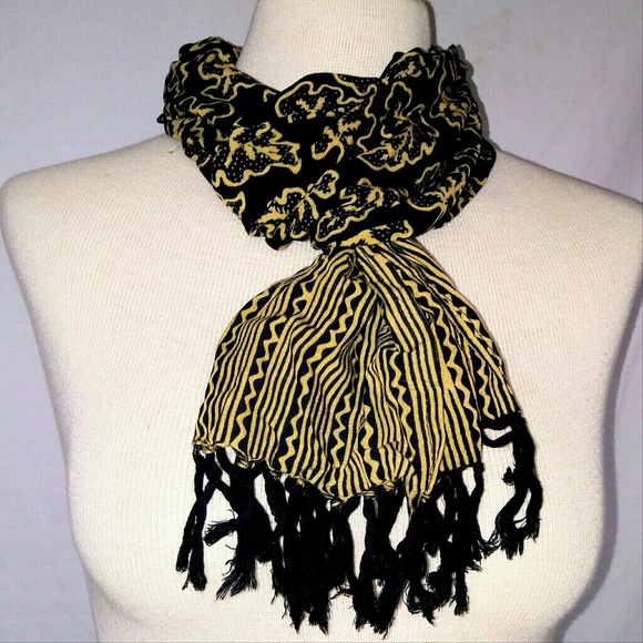 🖤 Batik Scarf #hundredsofscarves - Picture 2 of 3