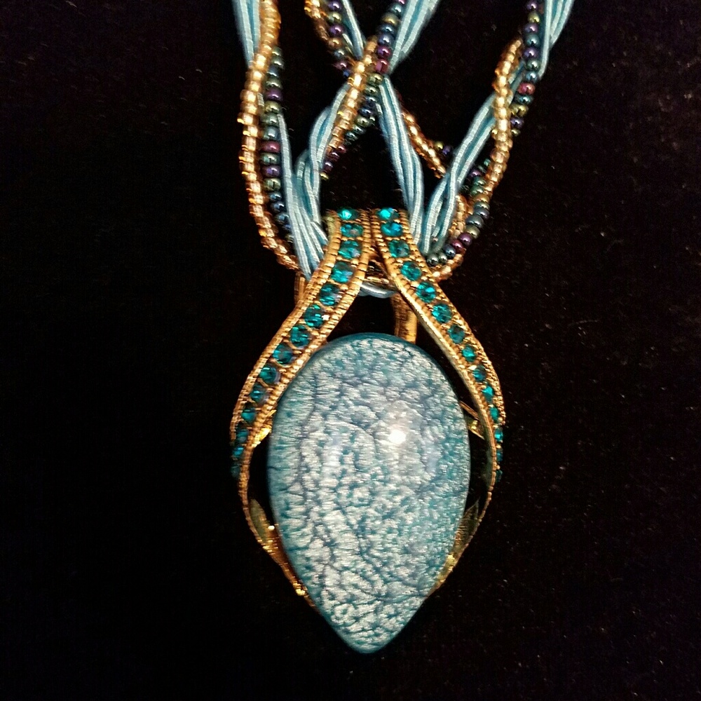 Pendant necklaces. - Picture 3 of 6