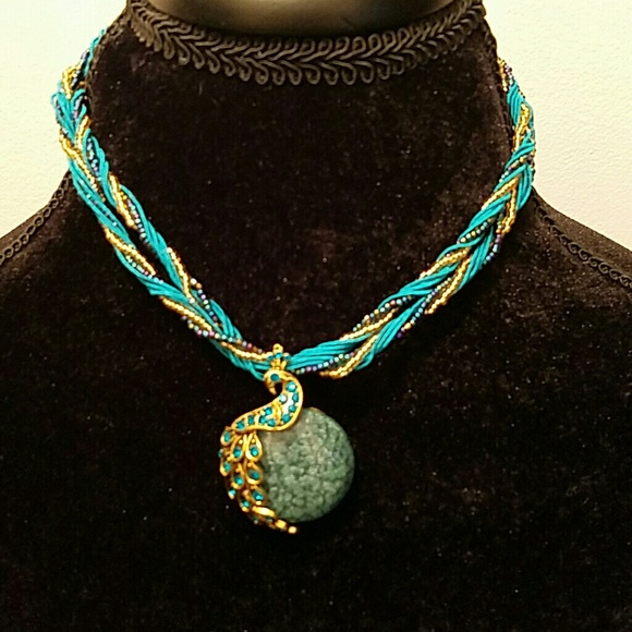 Pendant necklaces. - Picture 4 of 6