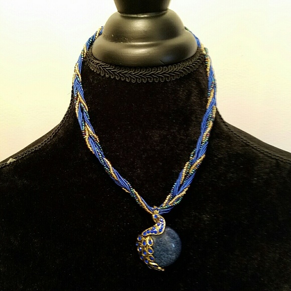 Pendant necklaces. - Picture 6 of 6