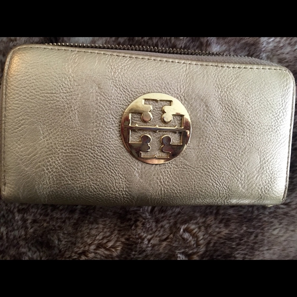 Tory wallet