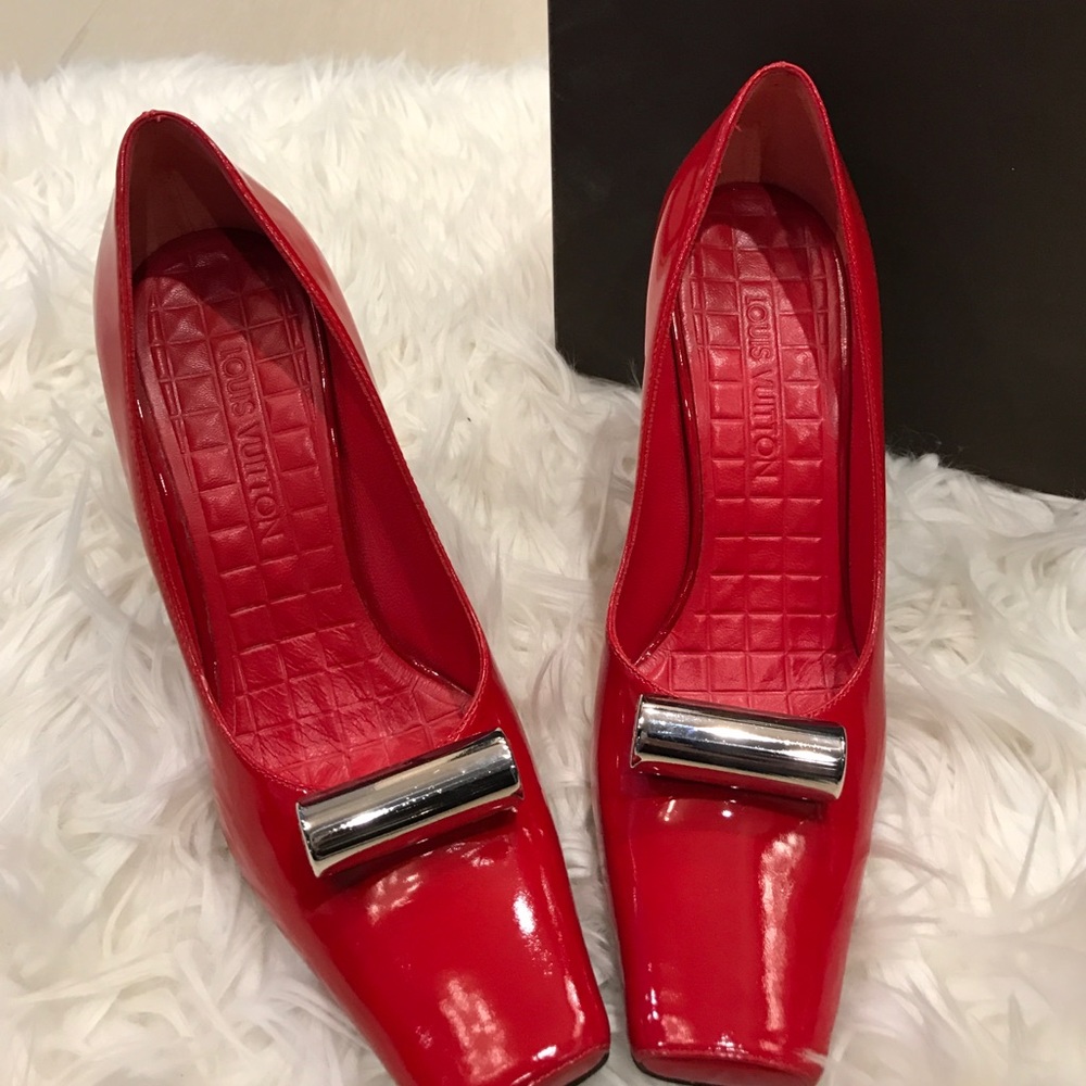 Authentic Louis Vuitton size 37 heels.