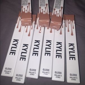 Kylie lipgloss "literally"
