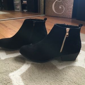 Justfab black booties size 7