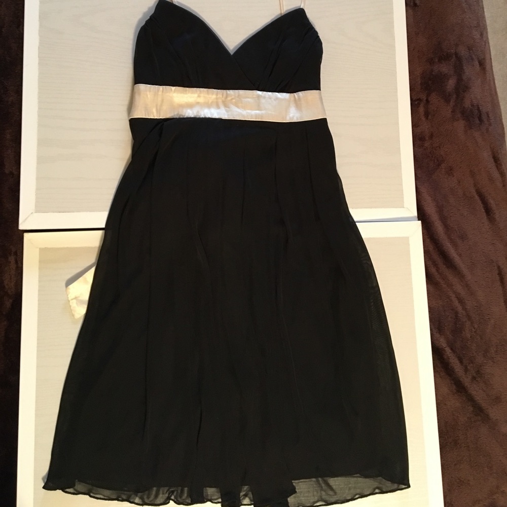 👗 Gorgeous black dress, must see!
