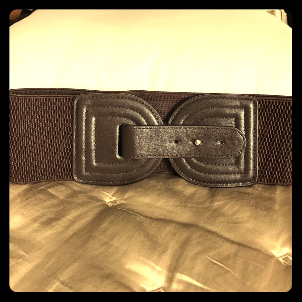 Wide Stretchable brown belt.
