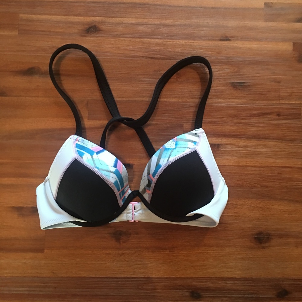 NWOT Victoria's Secret Bikini top, size 34B