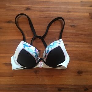 NWOT Victoria's Secret Bikini top, size 34B