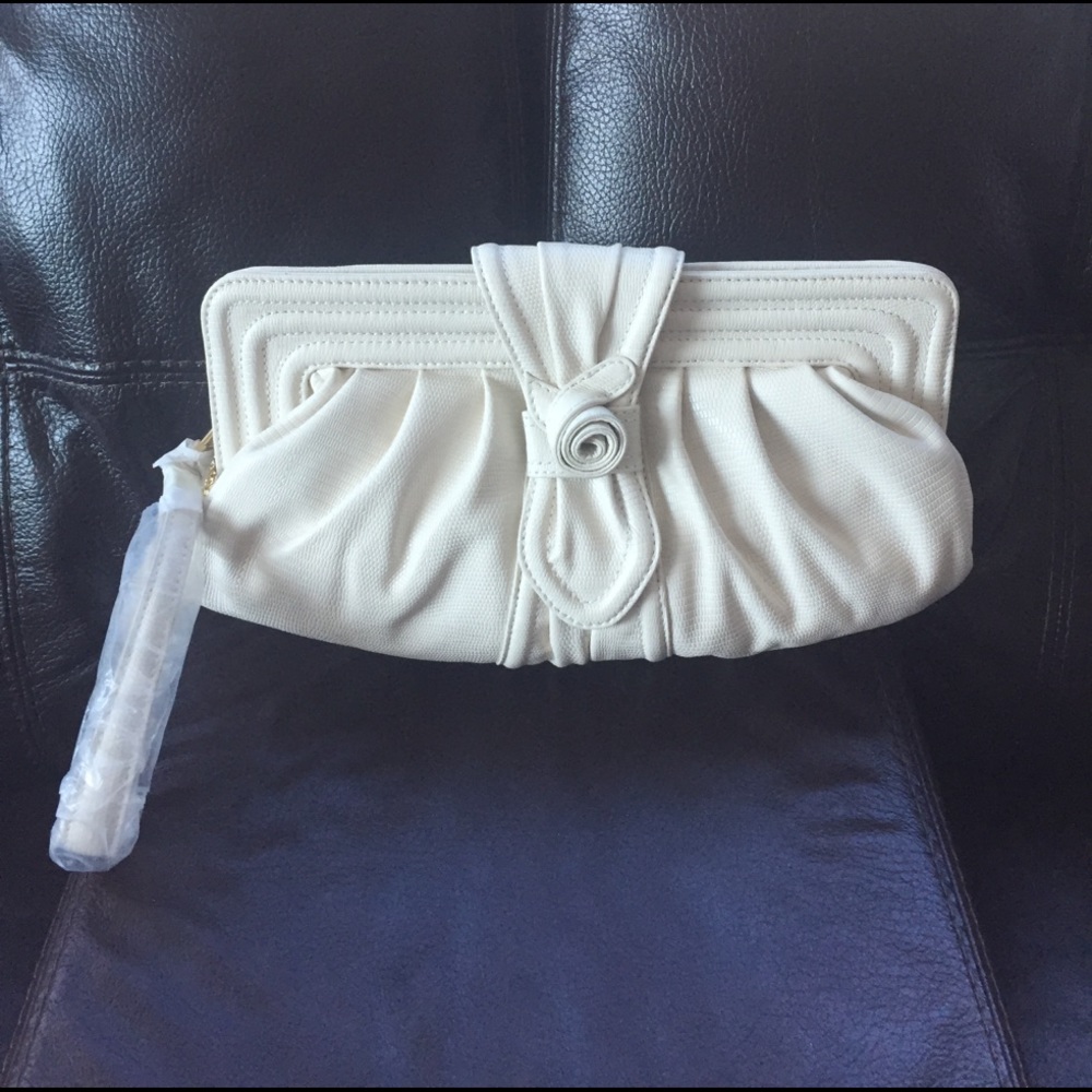 BCBG MAXAZRIA Clutch/Wristlet NWT, Cream/Beige