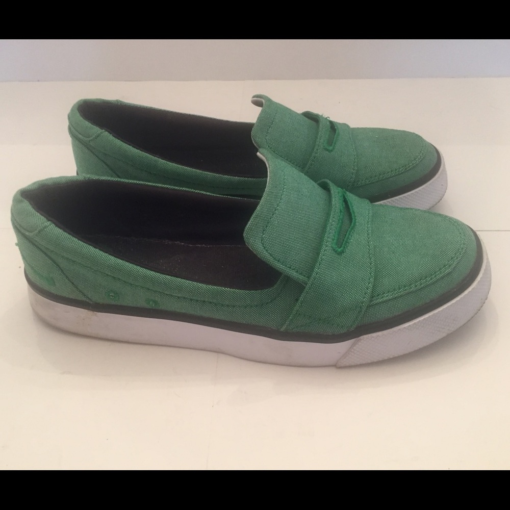 Nike shoes, pre owned but excellent condition