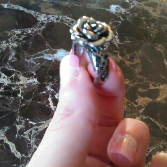 Rose ring - Picture 2 of 2