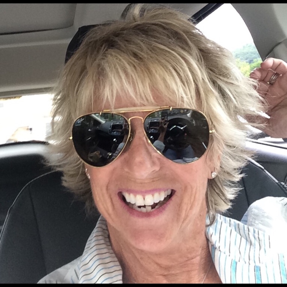 Meet your Posher, Cynthia