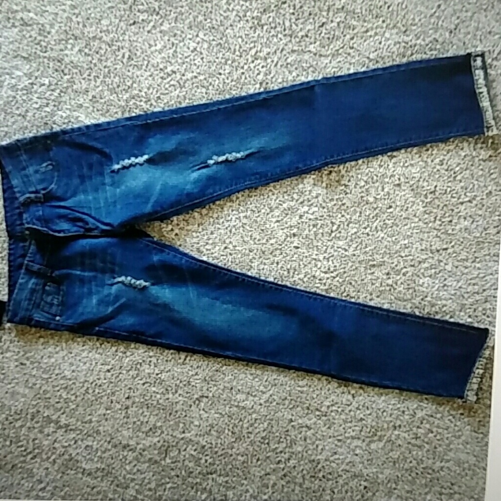 Distressed skinny jeans 🎈🎈