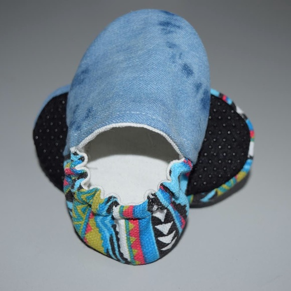 Baby shoes and bibs - Picture 3 of 4