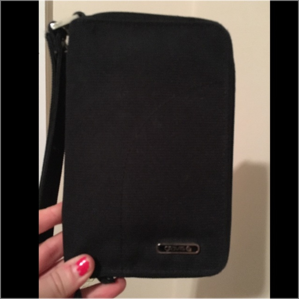 Gravis black wristlet wallet!