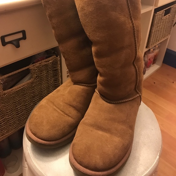 UGG BOOTS SIZE 7 - Picture 2 of 2