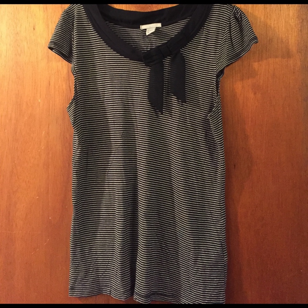 3/$15 Cute nautically inspired tee!