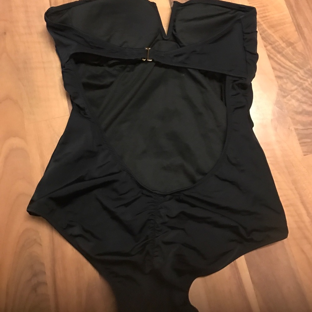 NWOT Victoria's Secret Swim Suit - Picture 3 of 4