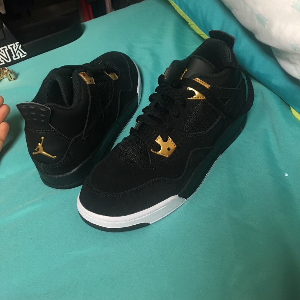 Retro Jordan 4 "Royalty" size 2.5