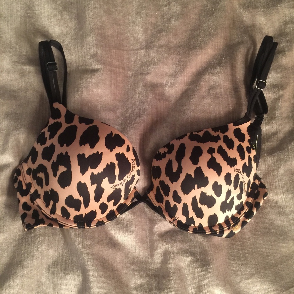 Very Sexy Victoria's Secret push-up bra. 34B!