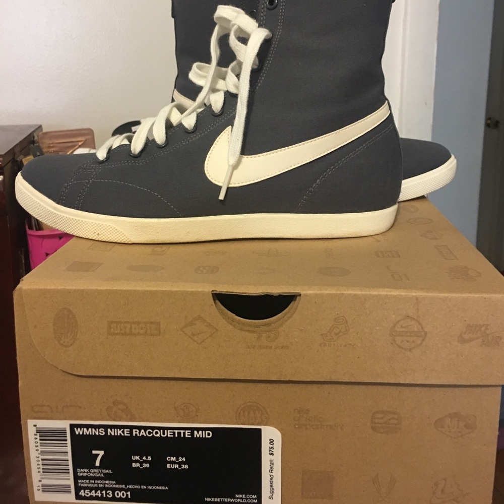 Nike tennis sneakers