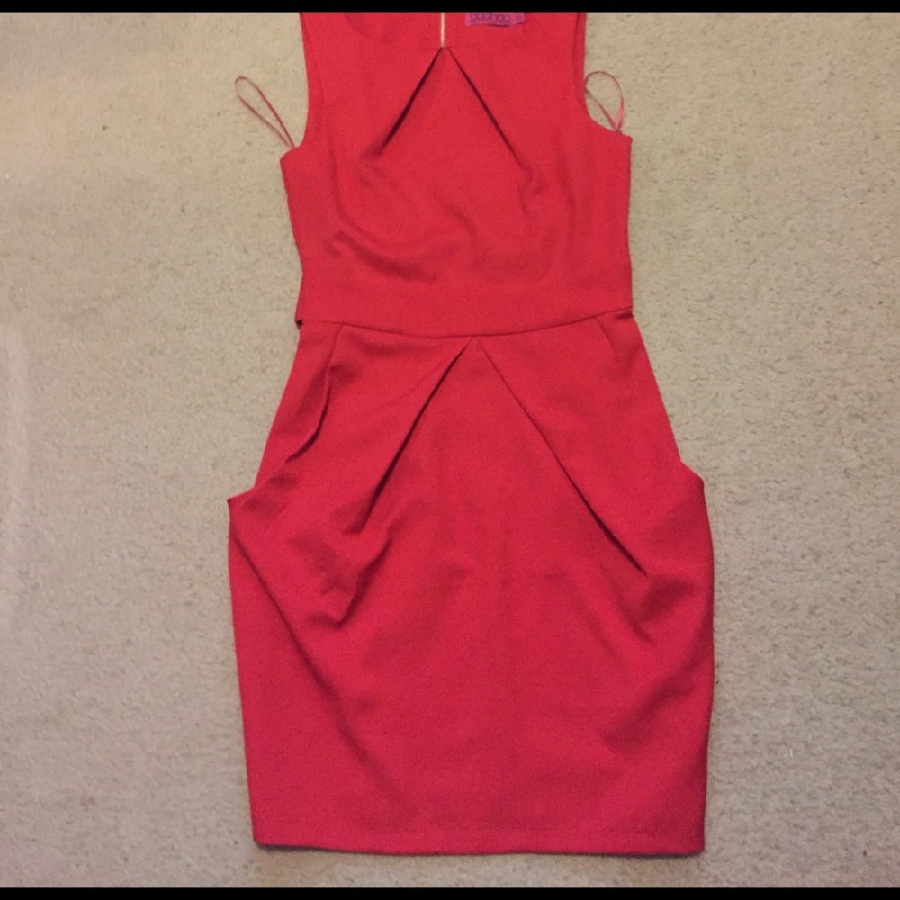 Red sleeveless dress