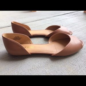Tan open toe flats
