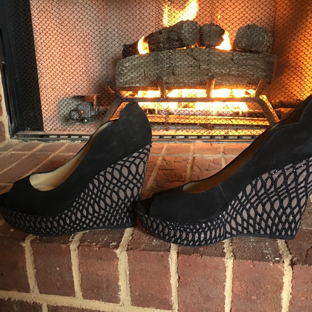 8.5 worn once dazzled black wedges!