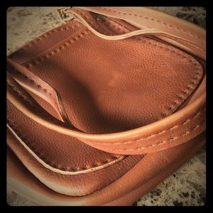 Brown leather shoulder handbag