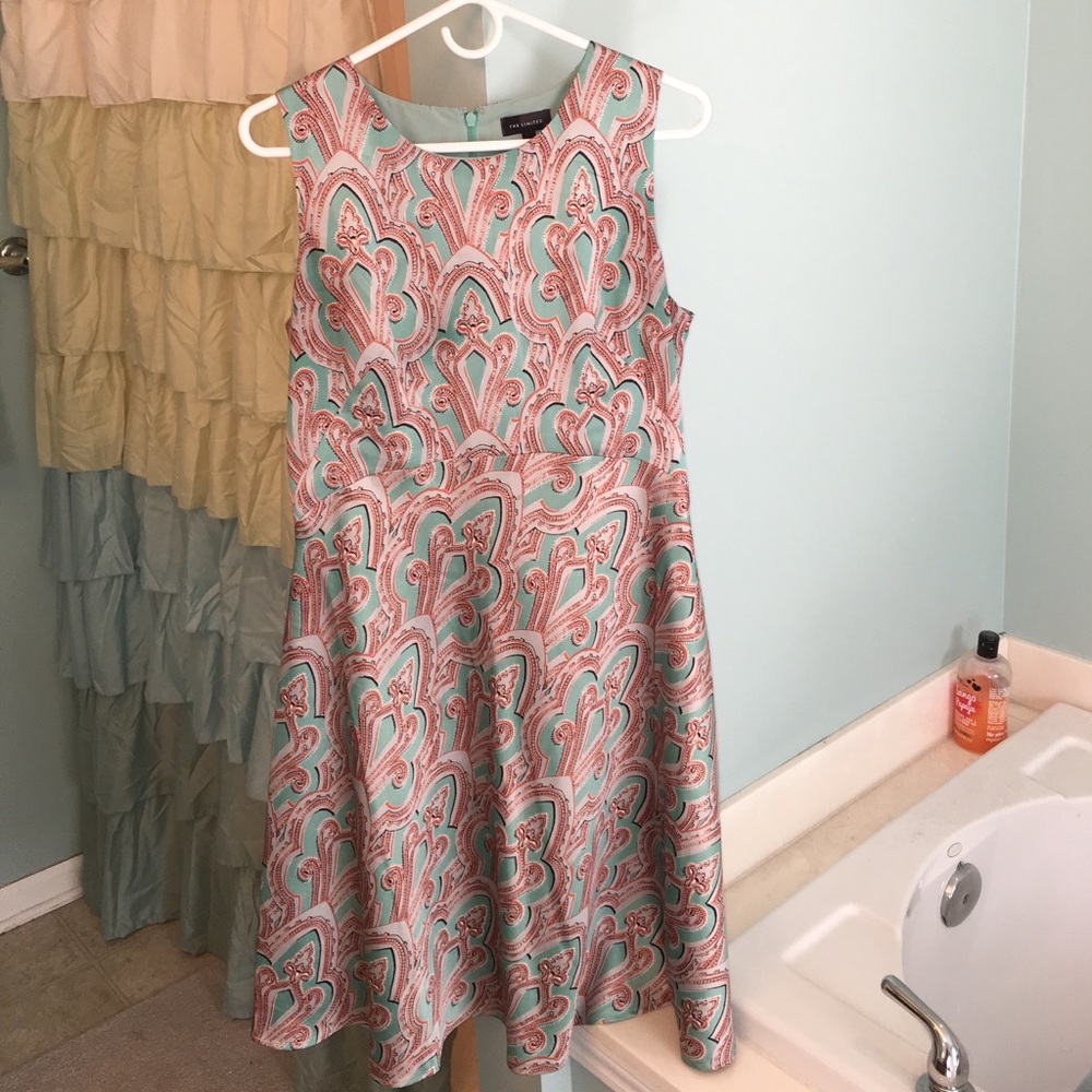The Limited beautiful print dress! 👗