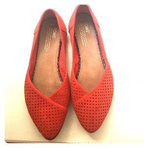 Toms women's suede jutti flat - perforated red
