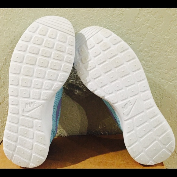 Nike Roshe Run - Tiffany Blue & Bedazzled Swoosh - Picture 4 of 4