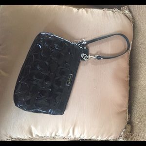 NWOT 🆕 Coach Patent Leather Wristlet 🖤