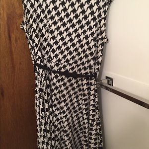 Mid length sleeveless dress