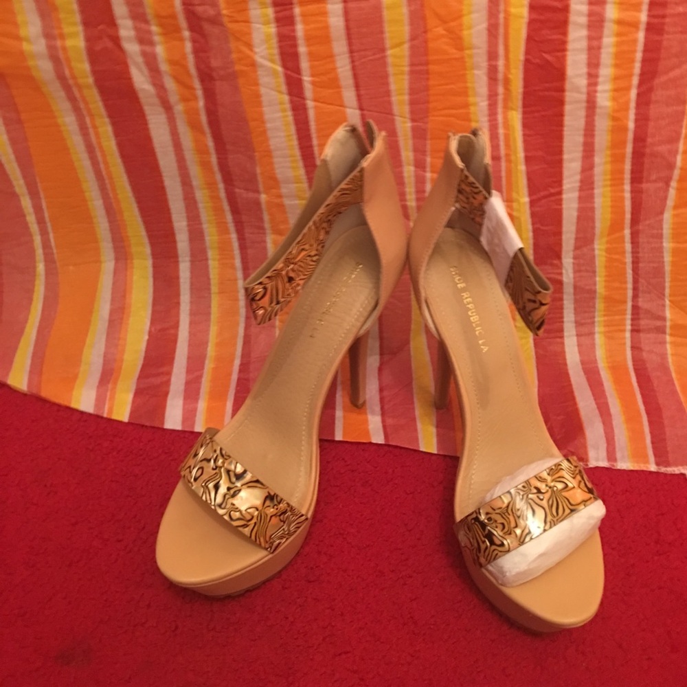 NWT Republic LA wedges heels