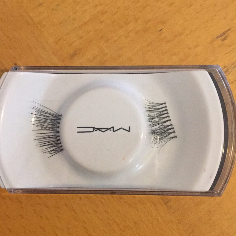 Mac corner lashes
