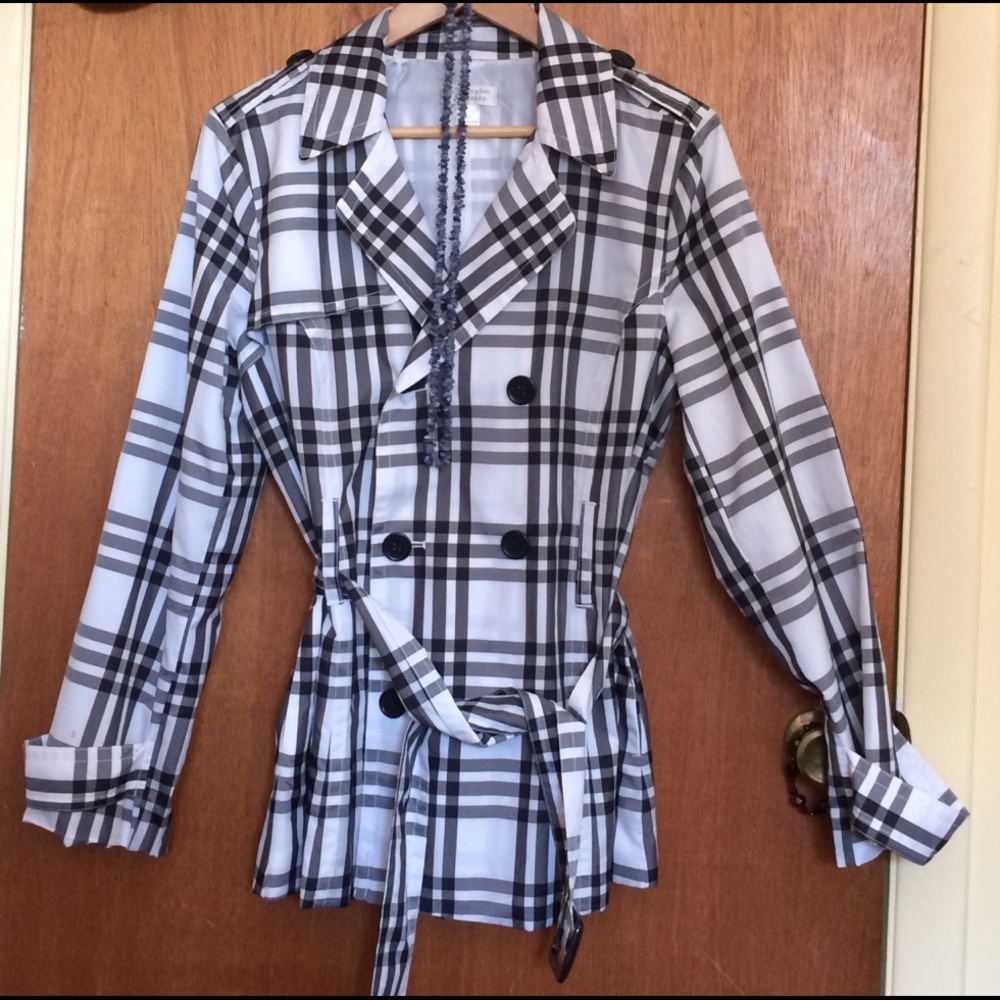 Lightweight and Lined Black &'White Jacket