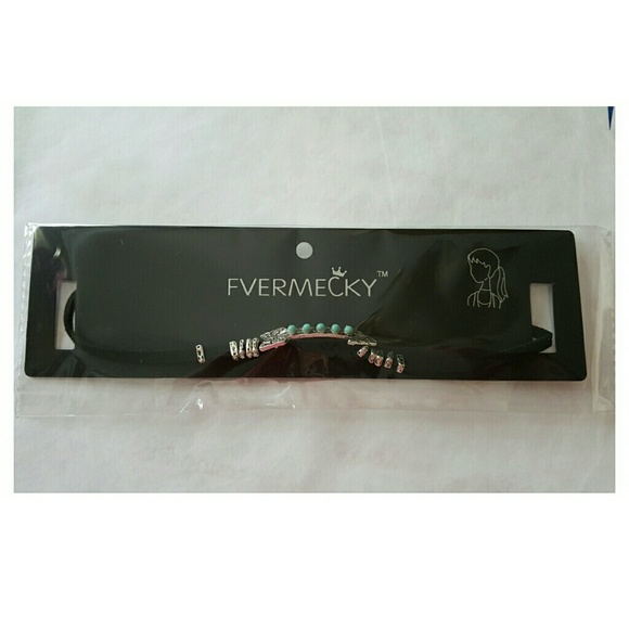 💗REDUCED (FIRM) 💗LAST 1 Arrow Necklace - Picture 3 of 5