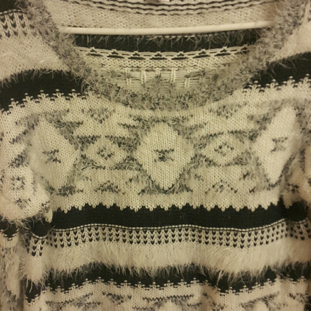 Fuzzy | Patterned Sweater - Picture 2 of 2