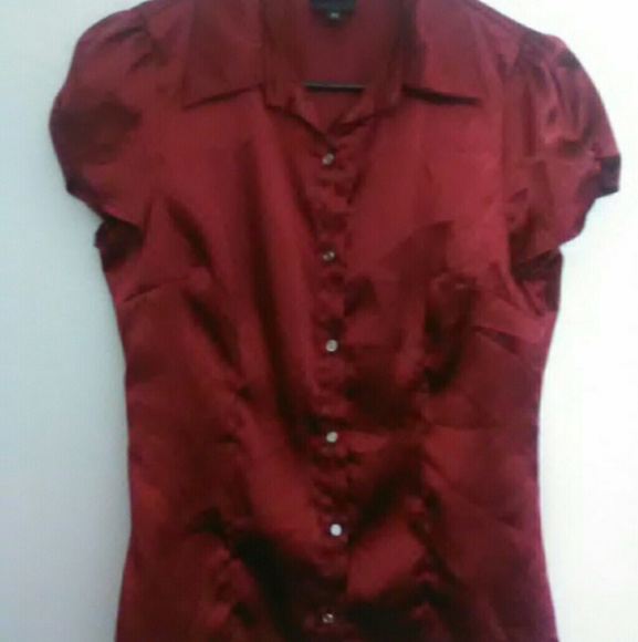 Adorable button up red shirt - Picture 1 of 1