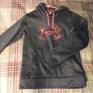 Underarmour sweatshirt