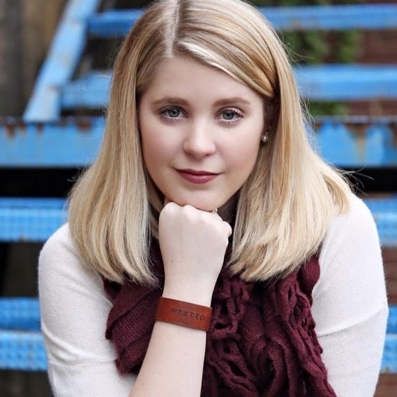 Meet your Posher, Olivia - Picture 1 of 1