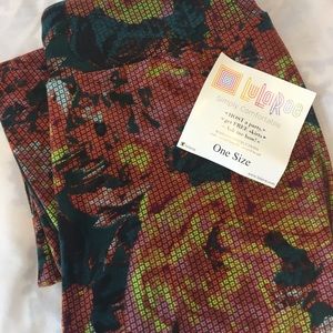 NWT LuLaRoe OS pixelated rose leggings