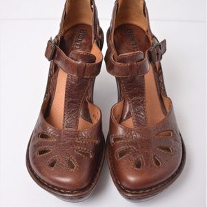 Born T-Strap Brown Sandal 👡