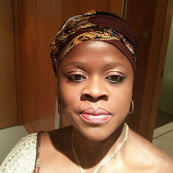 Meet your Posher, Elizabeth - Picture 2 of 2